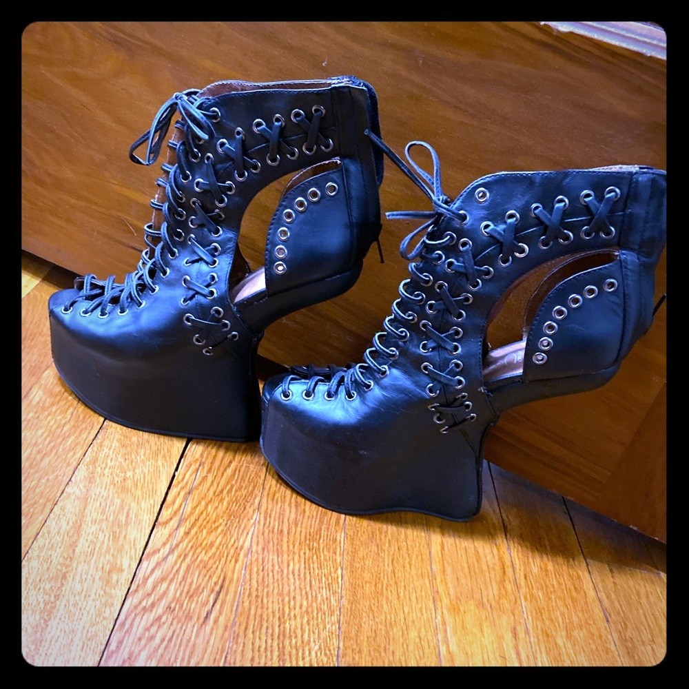 👀These 👠 are guaranteed to get you noticed! 👀